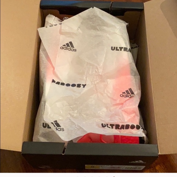 BNIB Adidas ULTRABOOST 20 - Picture 2 of 9